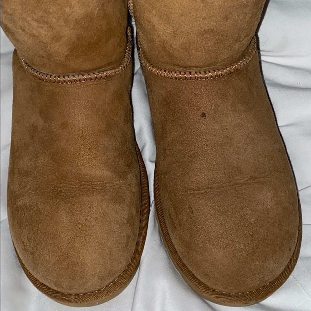 UGGS - Picture 5 of 5